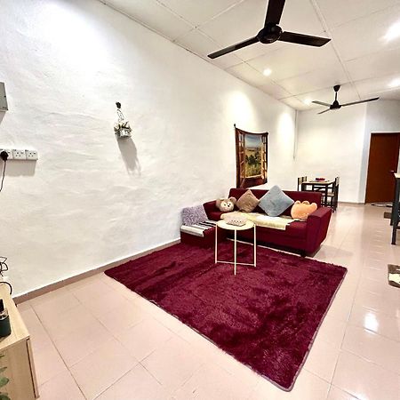 Cozy 255 Entire 3 Bedroom House At Alma Букит Мертаджам Екстериор снимка