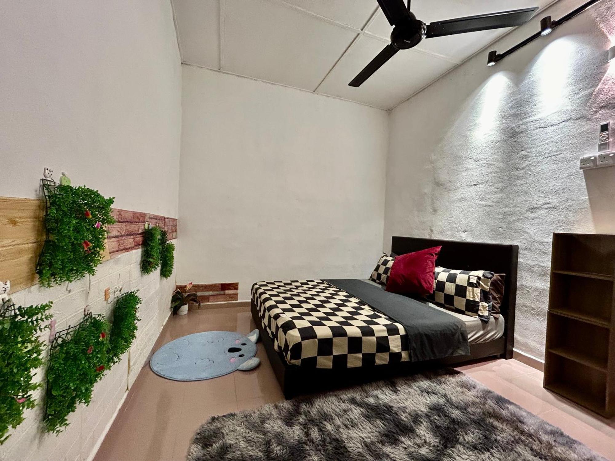 Cozy 255 Entire 3 Bedroom House At Alma Букит Мертаджам Екстериор снимка