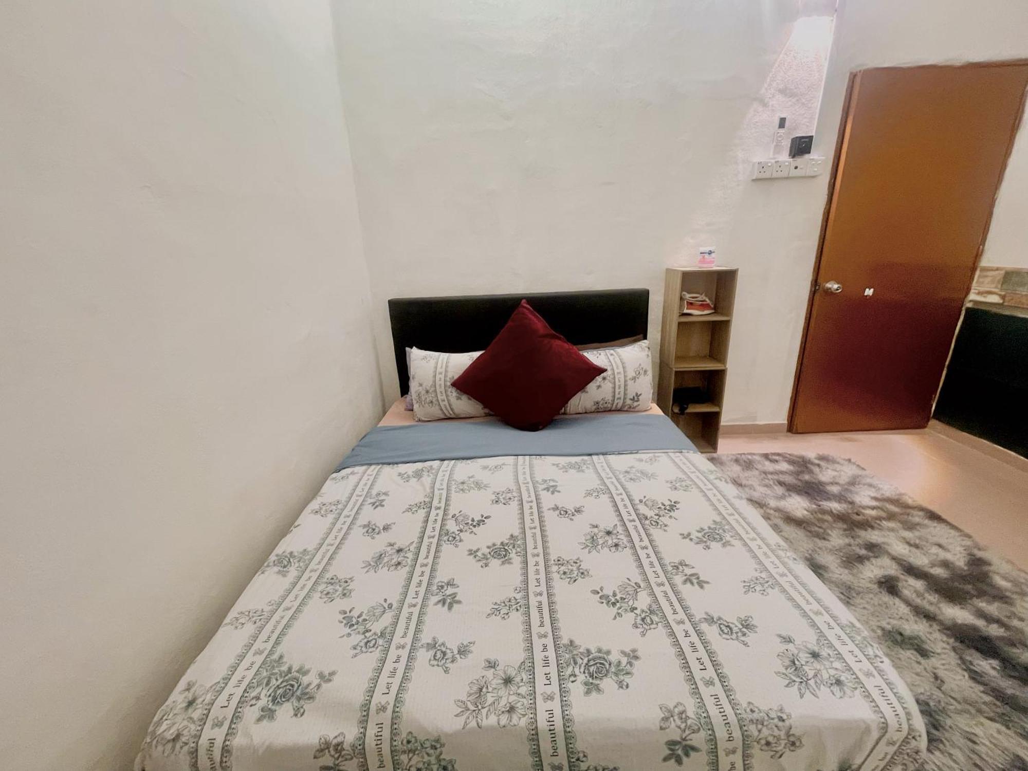 Cozy 255 Entire 3 Bedroom House At Alma Букит Мертаджам Екстериор снимка