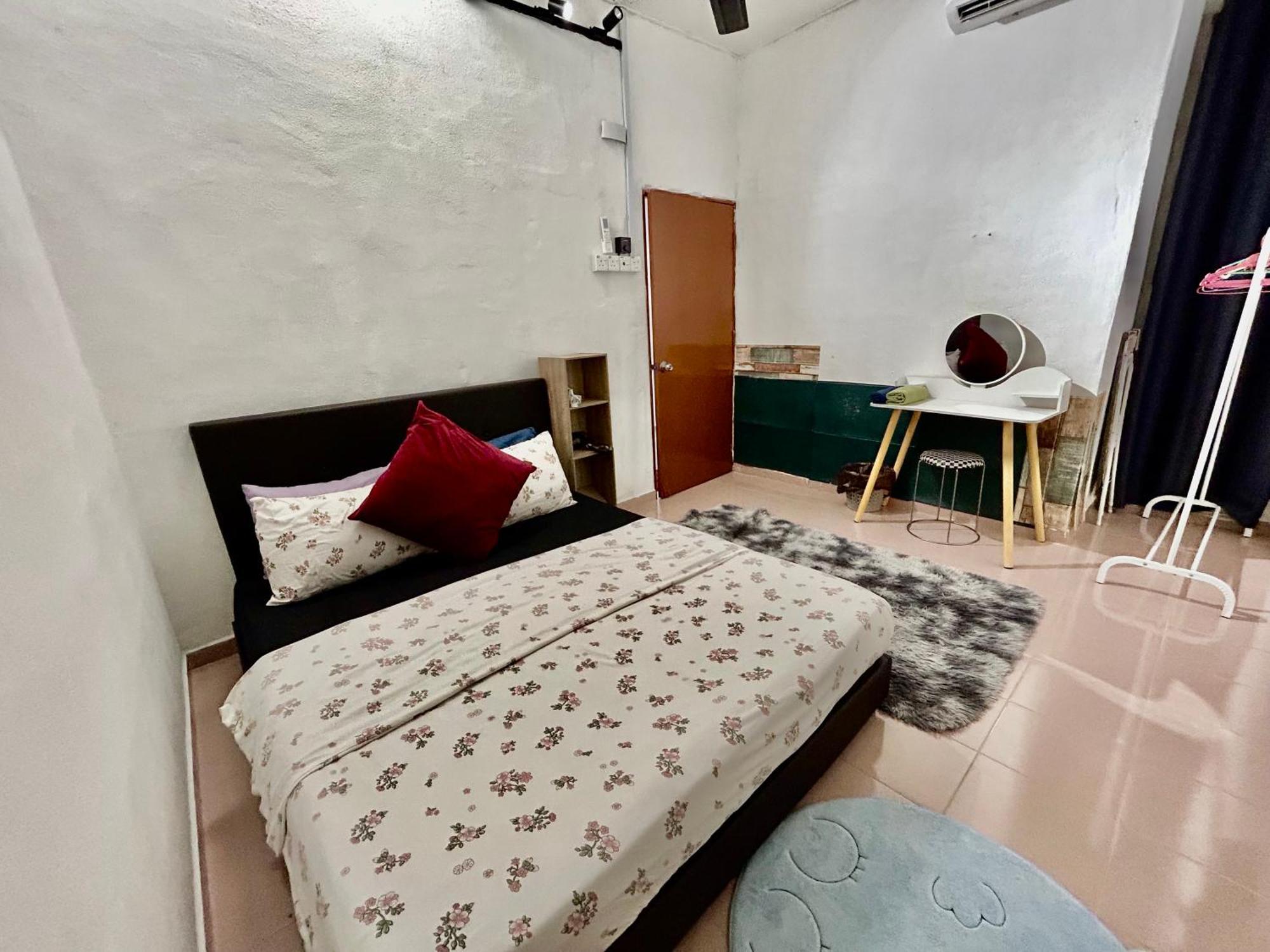 Cozy 255 Entire 3 Bedroom House At Alma Букит Мертаджам Екстериор снимка
